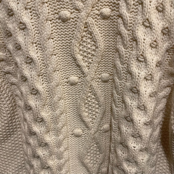 Zara White Sweater. - Picture 2 of 7